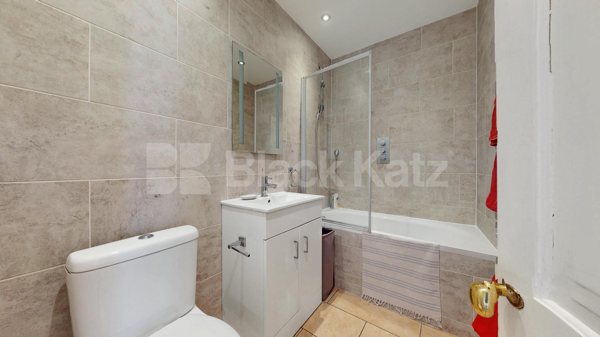 Stunning Apartment With Private Patio Tabor Road, Hammersmith